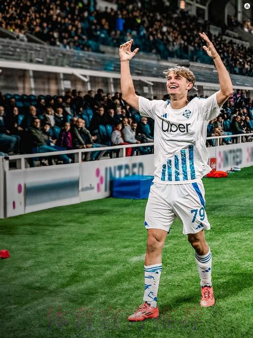 尼科-帕斯:会继续专注训练踢好比赛,再看是否能进入欧战区 尼科-帕斯:会继续专注训练踢好比赛,再看是否能进入欧战区